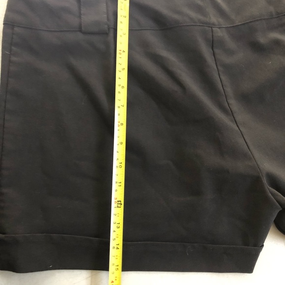 CLEVELAND NEW YORK STREET Women's CUFFED STRETCH SHORTS Black Size 18 - Picture 6 of 8
